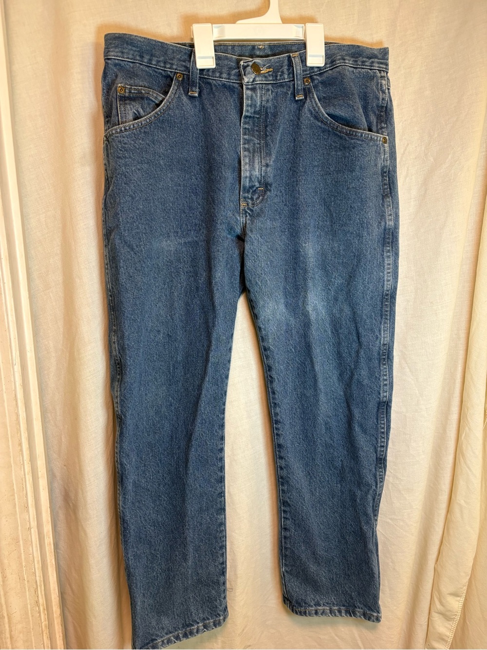 Wrangler Blue jeans Straight Leg Men’s 36x29 Regular Fit Medium Wash